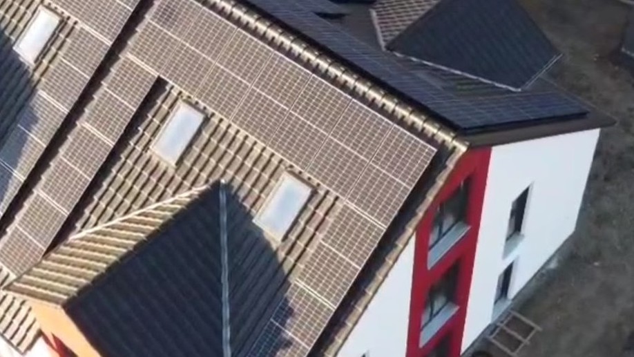 Aufbau und Inbetriebnahme der PV Anlage